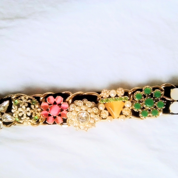 VG Banana Republic Multicolor Crystals Faux Pearls And Stones Floral Bracelet - Picture 1 of 5